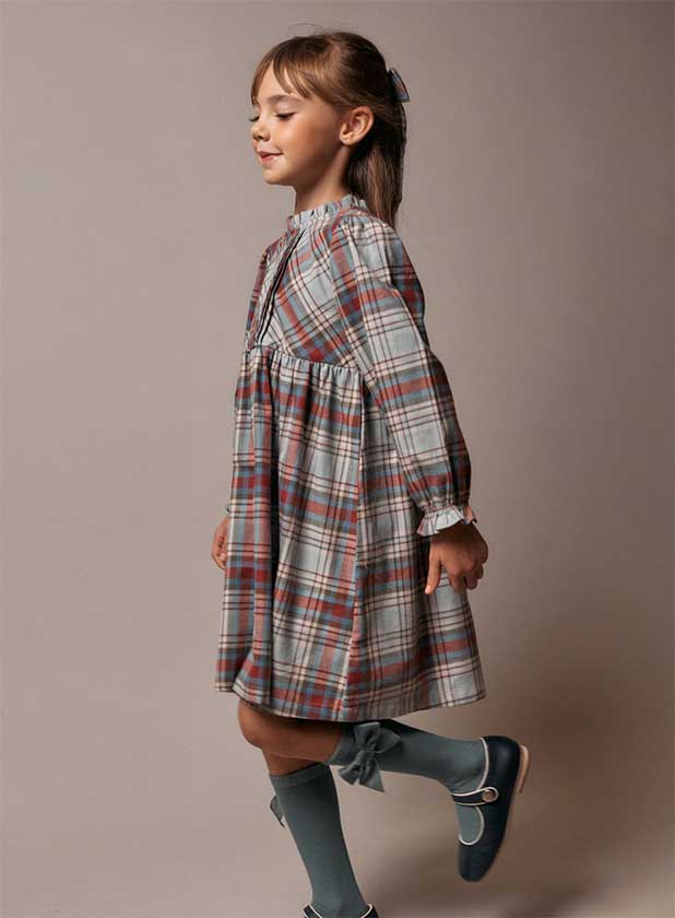 Queen of Scots – tradição escocesa e looks a combinar para irmãos