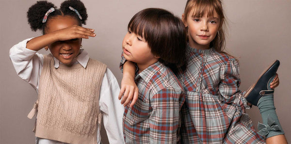 Queen of Scots – tradição escocesa e looks a combinar para irmãos