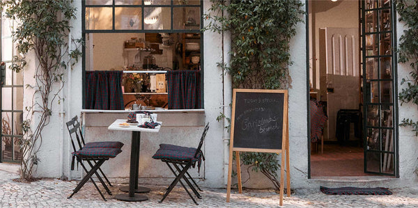 Mesa com afetos, presentes com história