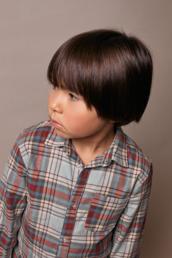 Queen of Scots – tradição escocesa e looks a combinar para irmãos