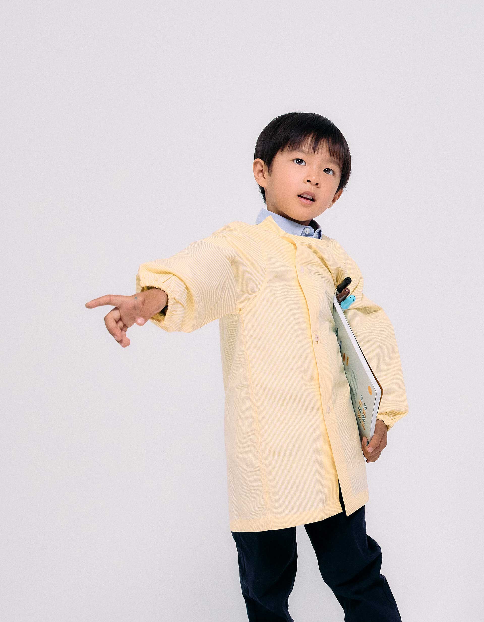 Pack of 2 nursery smocks with front buttons for children, yellow