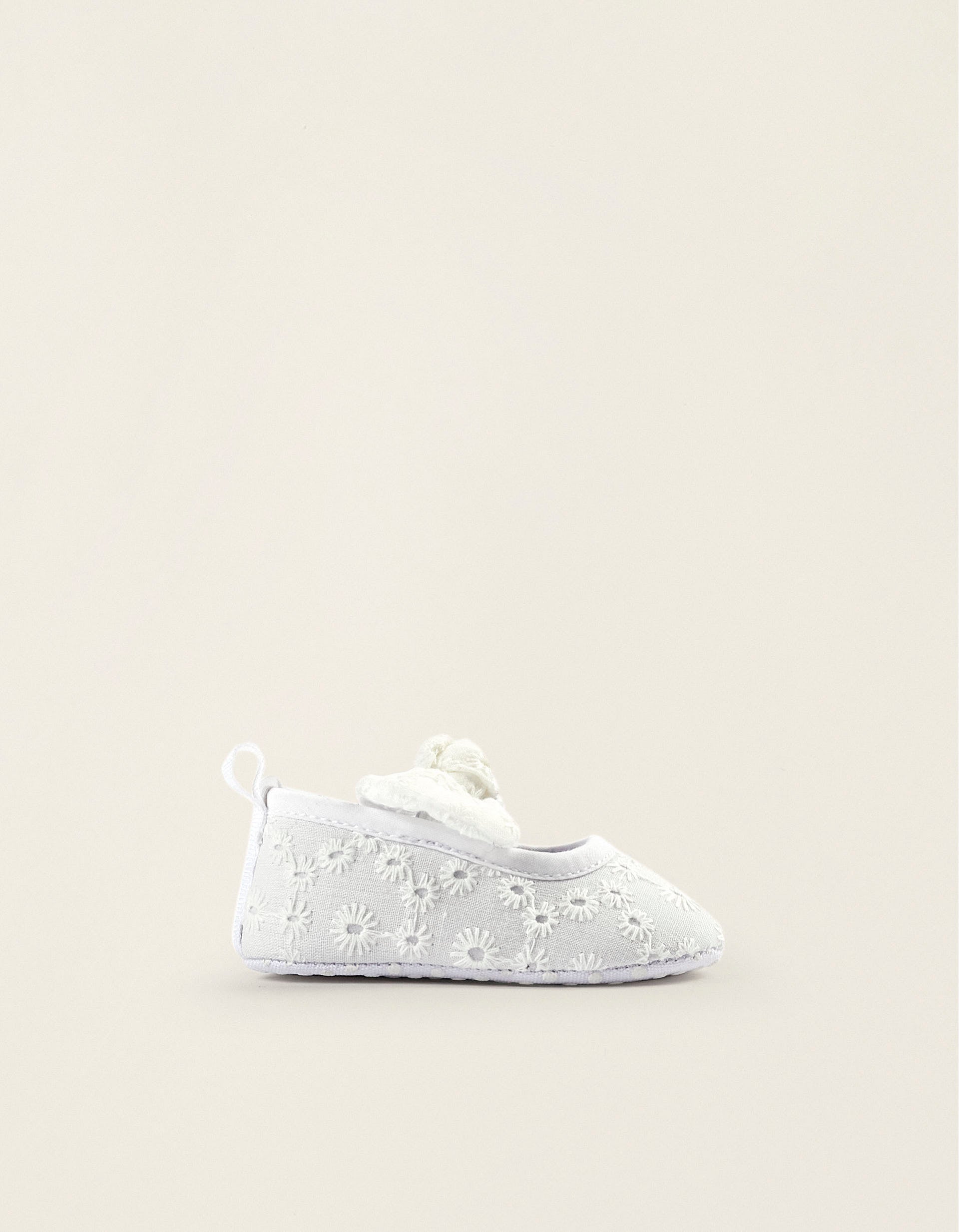 Ballet Flats with Bows and English Embroidery for Newborn Girls, White