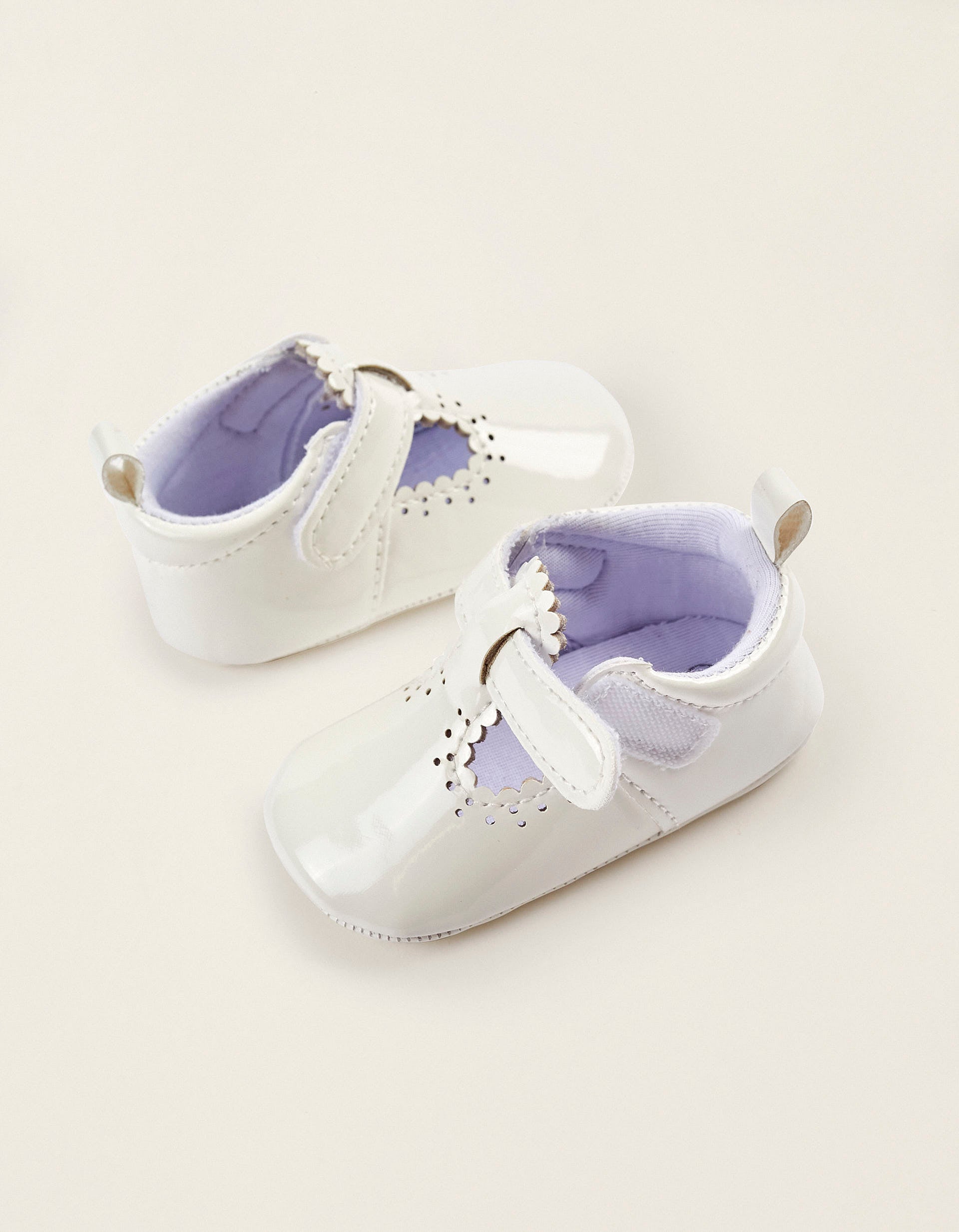 Classic Shoe for Newborn Girls, White