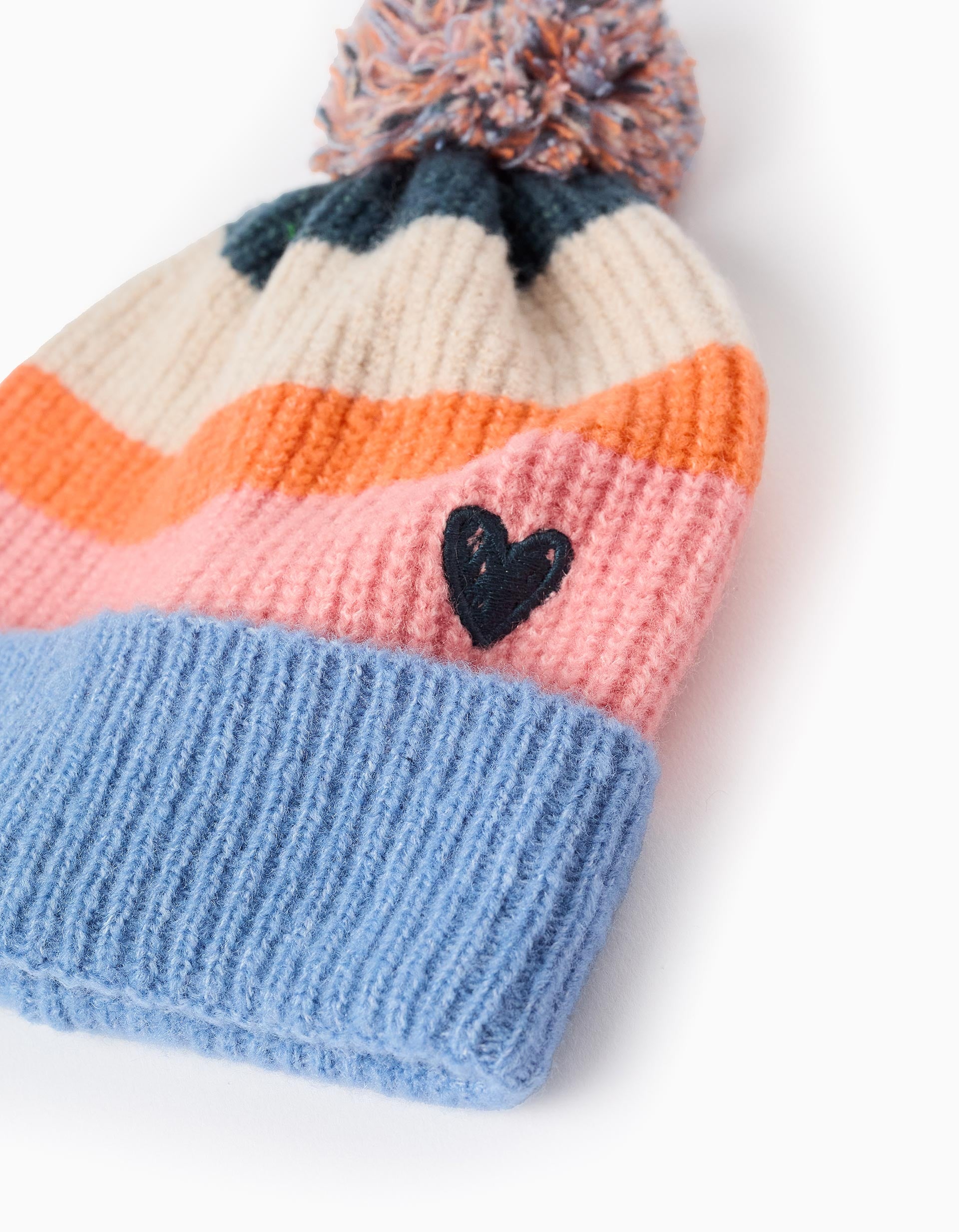 Gorro Acanalado con Pompón y Corazón, Multicolor