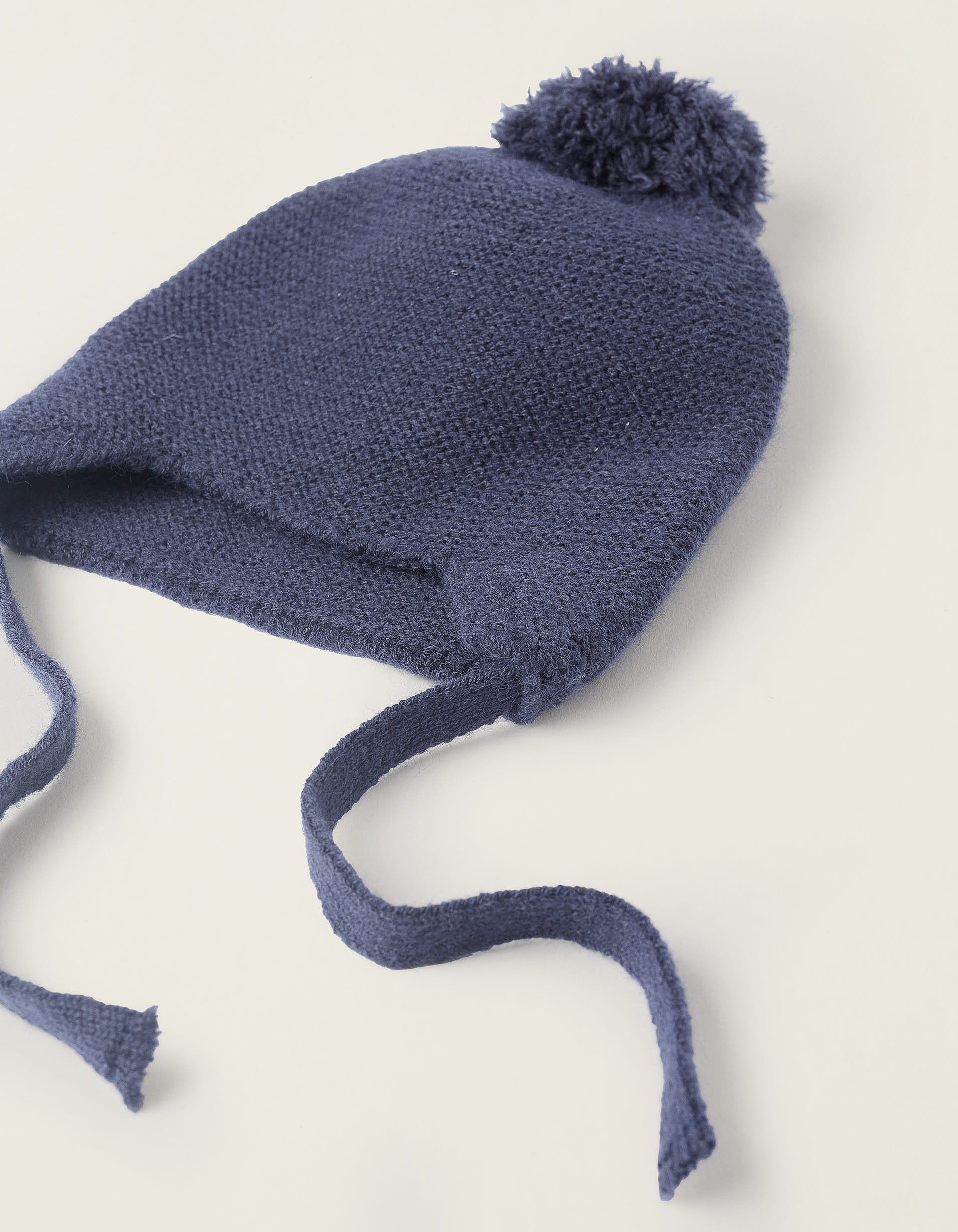 Gorro com Pompom e Tiras Laterais para Recém-Nascido, Azul Escuro