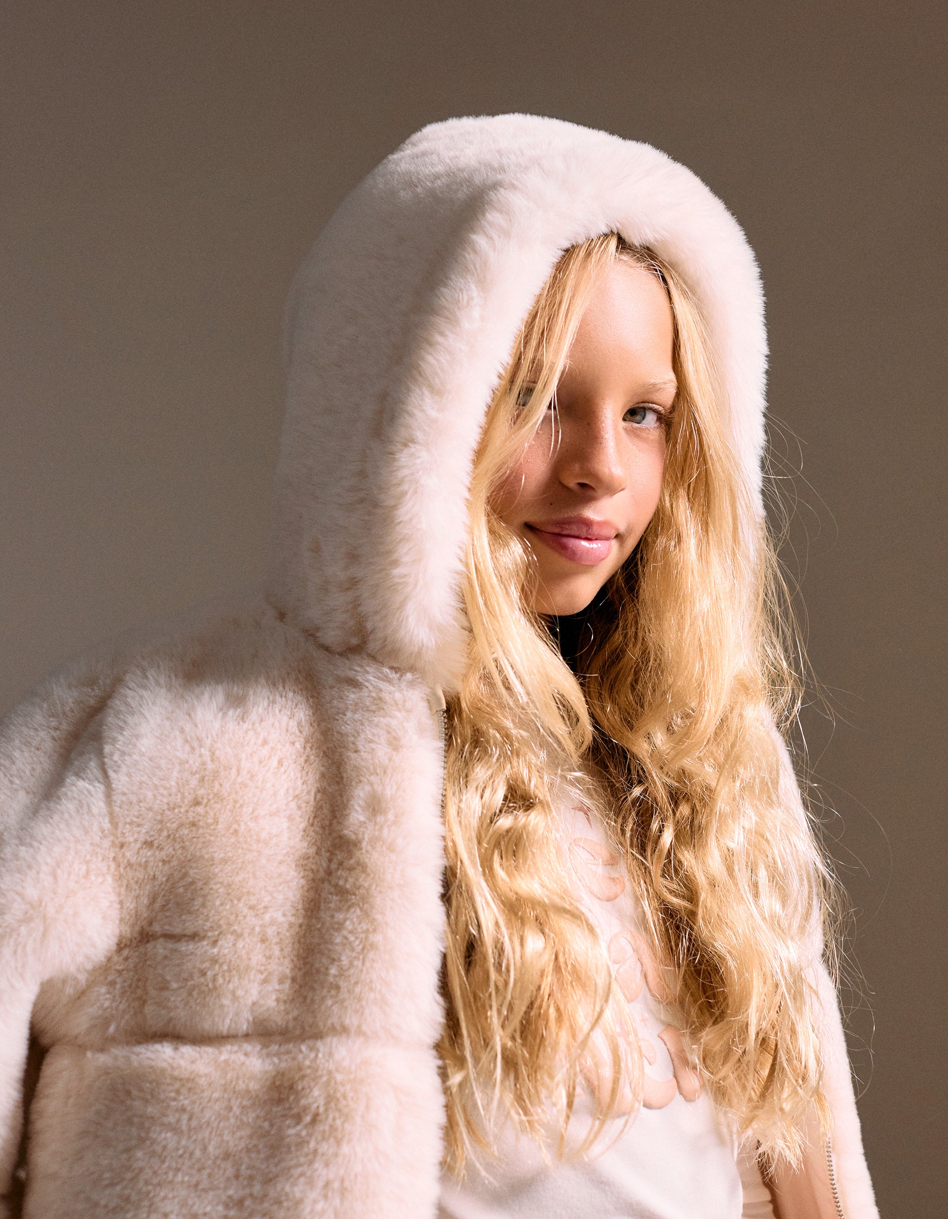 Long hooded coat in faux fur for girls, beige