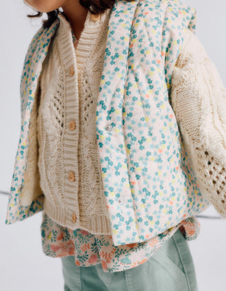 Chaleco de algodón con motivo floral y forro en sherpa para niña, beige