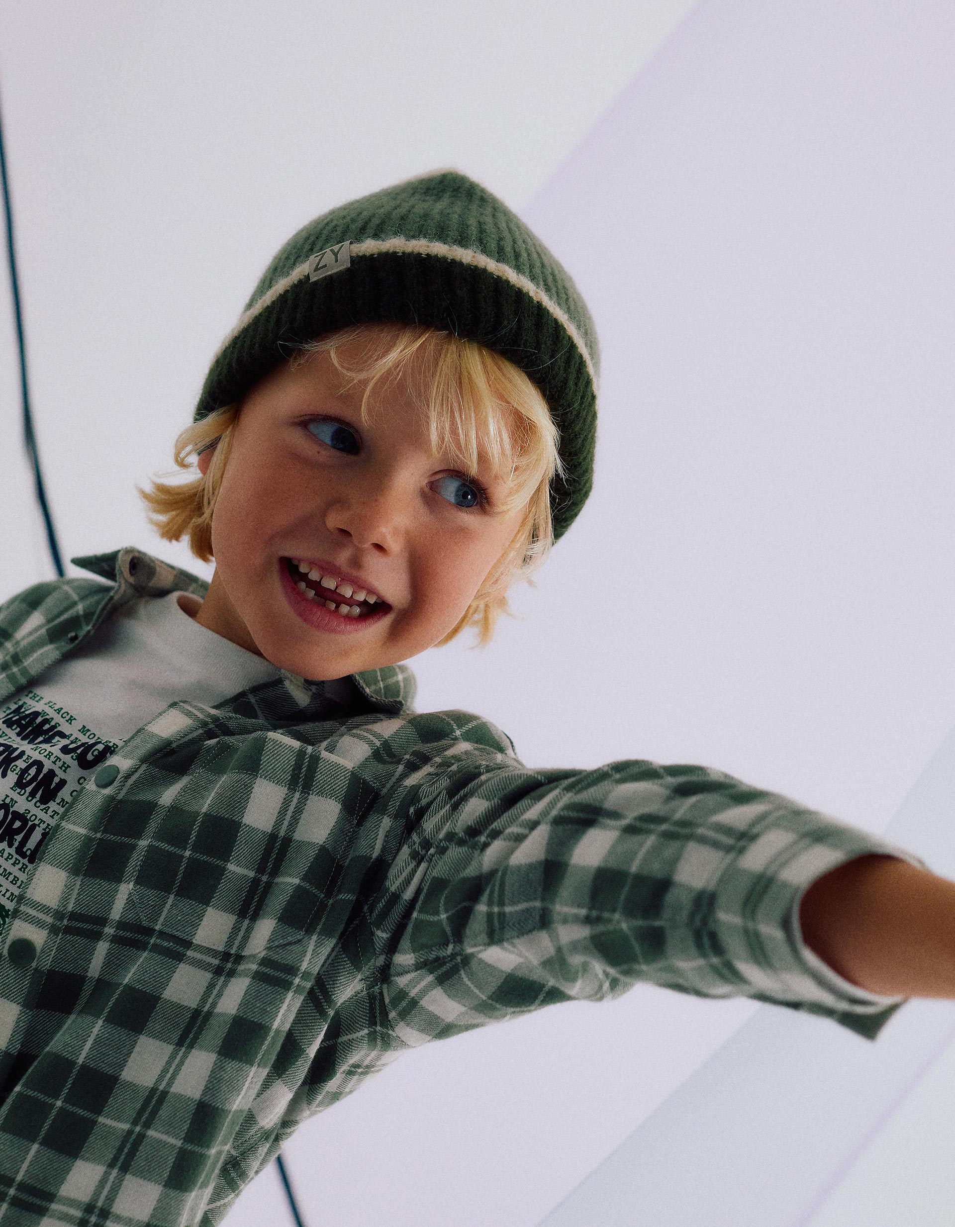 Gorro em malha canelada para menino, bege/verde