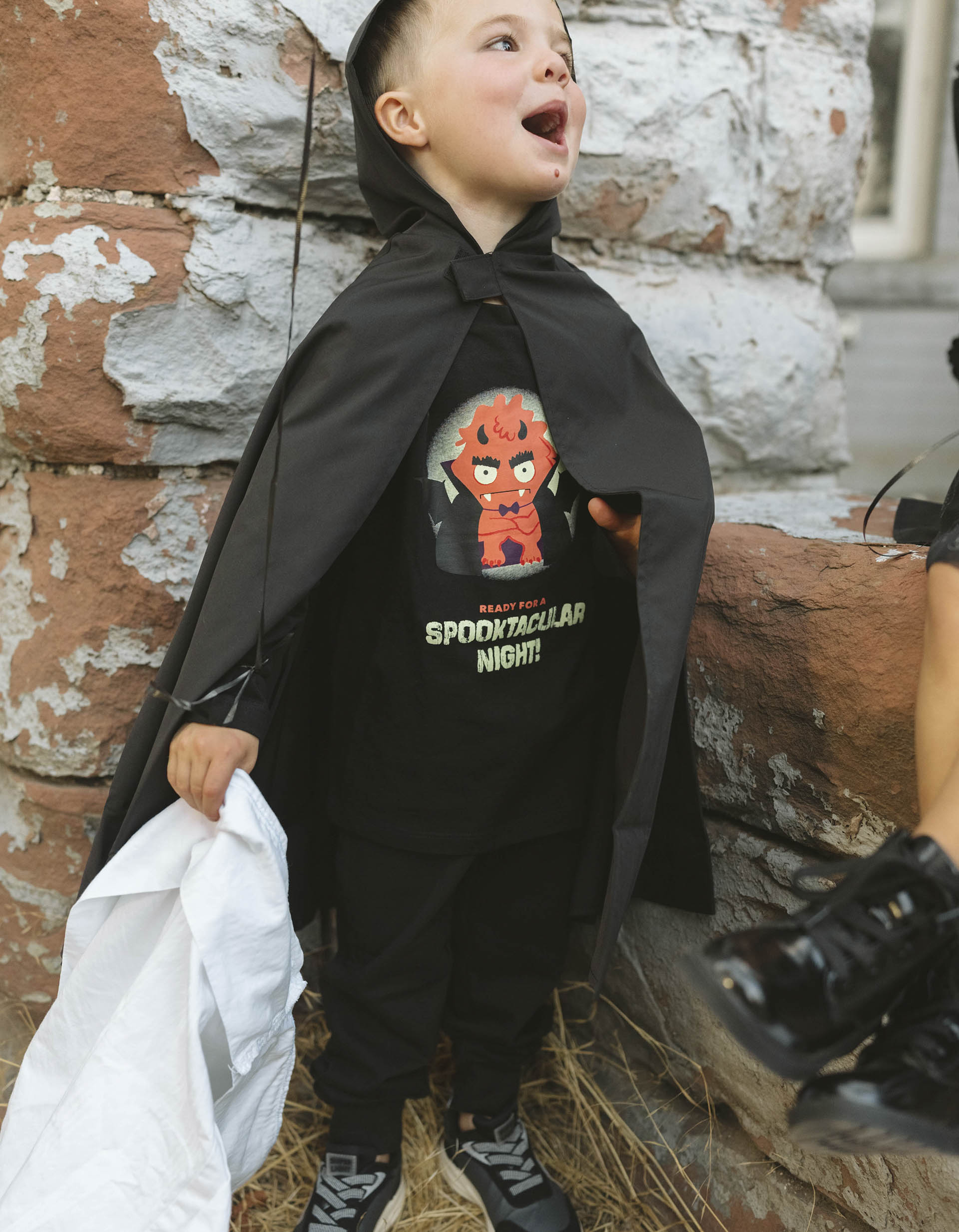 Cotton long sleeve T-shirt with glow-in-the-dark print for boys, black