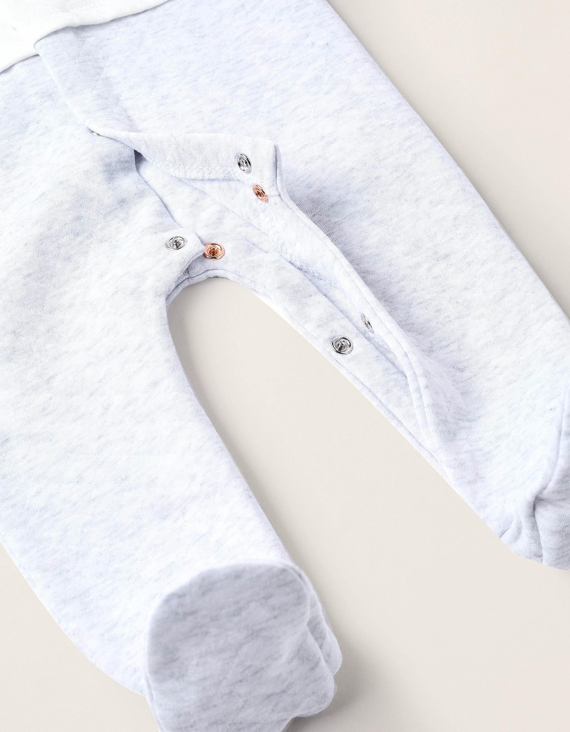 Sleepsuit with Texture for Newborns 'Peek-a-Boo', White/Grey