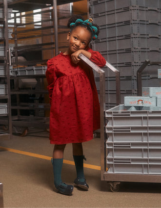 Vestido de sarga con motivo de lazos de terciopelo para niña, rojo