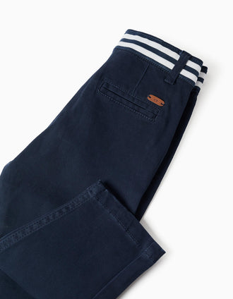 Pantalón chino ajustado de sarga con cinta a rayas para bebé niño, azul