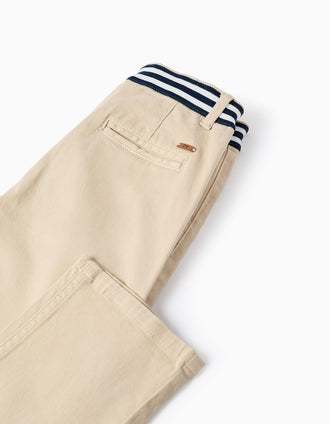 Pantalón chino ajustado de sarga con cinta a rayas para niño, beige claro