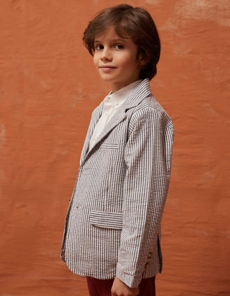 Americana a rayas con bolsillos con solapa para niño, blanco/azul