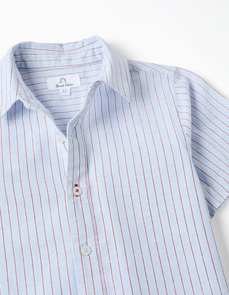 Camisa de manga curta de algodão às riscas para menino, azul/vermelho