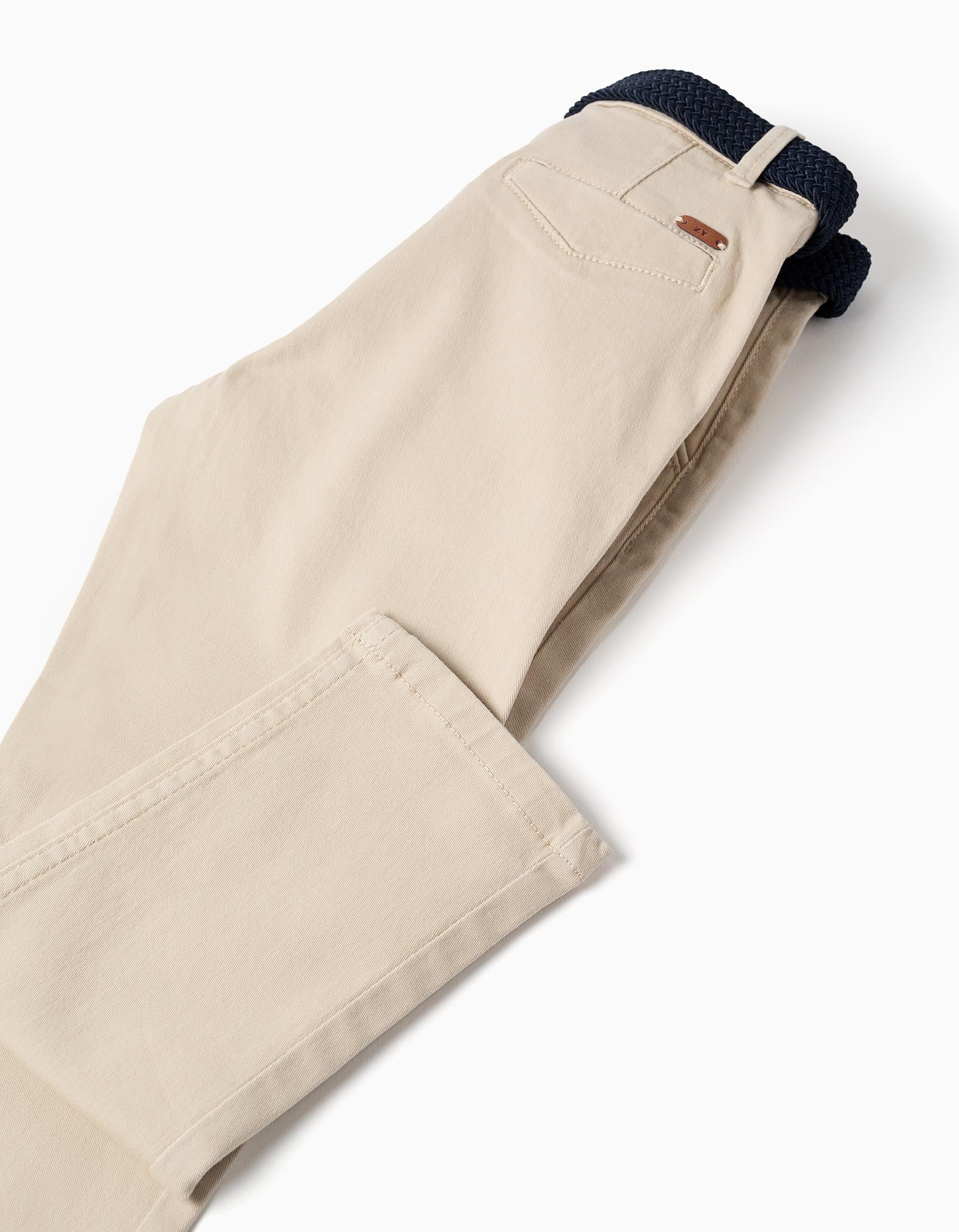 Pantalon chino ajusté en sergé avec ceinture pour garçon, beige clair