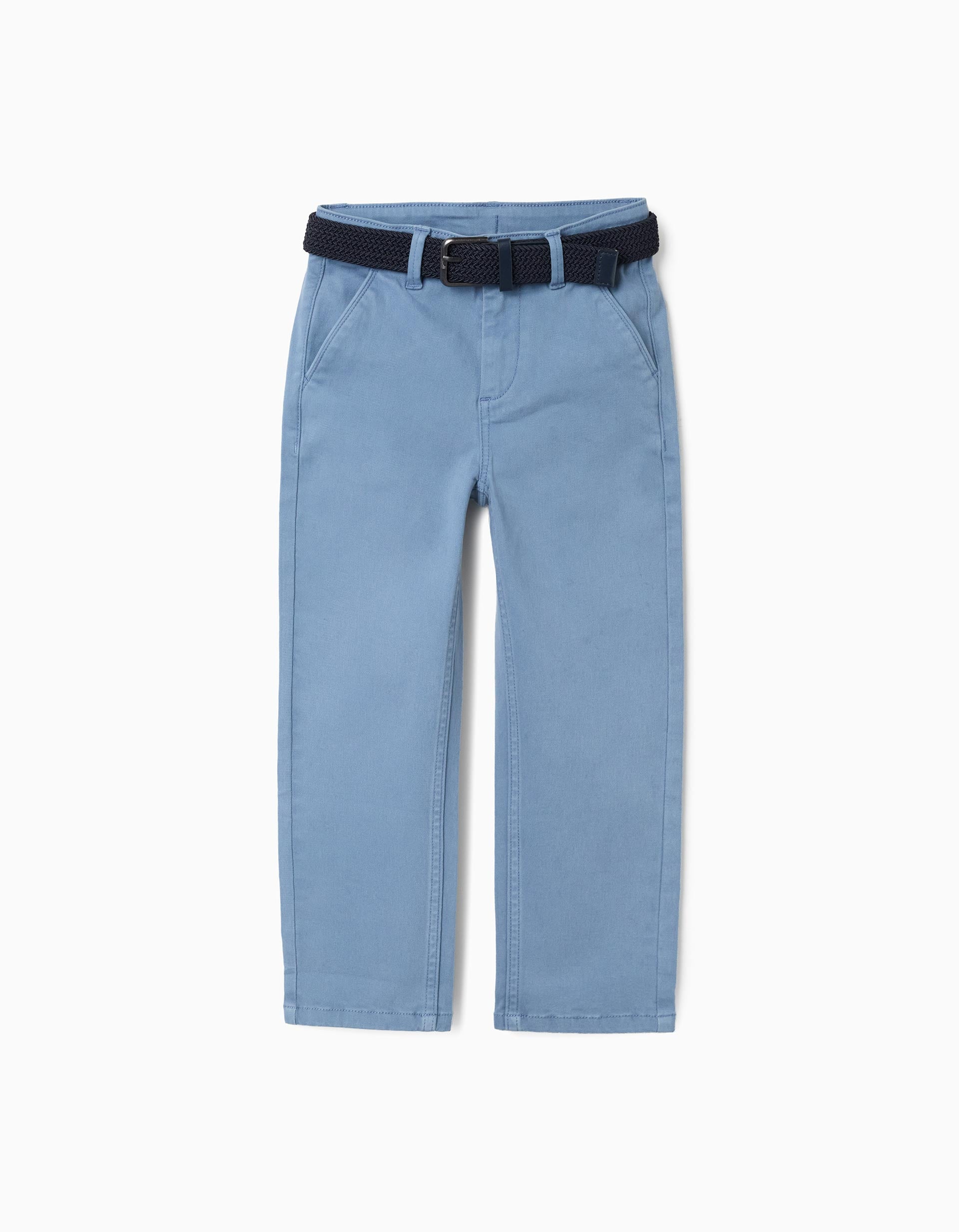 Pantalón chino ajustado de sarga con cinturón para niño, azul claro