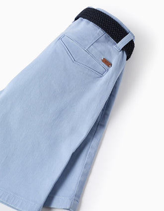Bermudas midi de sarga con cinturón para niño, azul claro