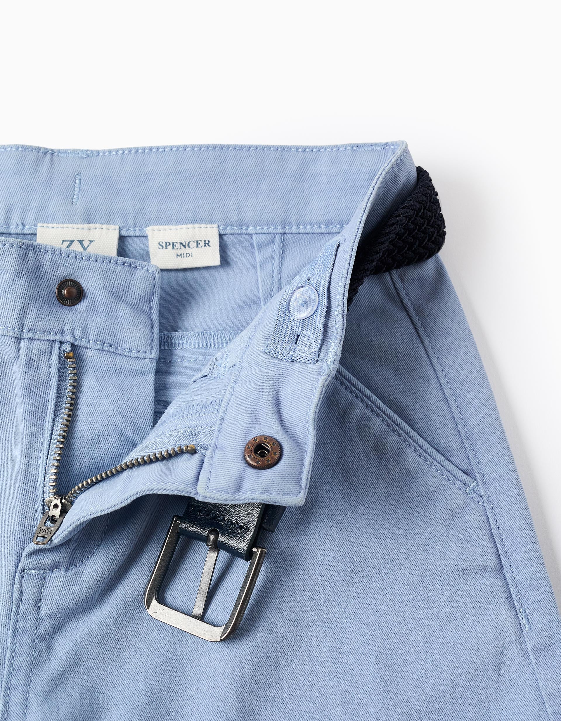 Calções midi de sarja com cinto para menino, azul-claro