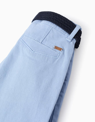 Bermudas midi de sarga con cinturón para niño, azul claro