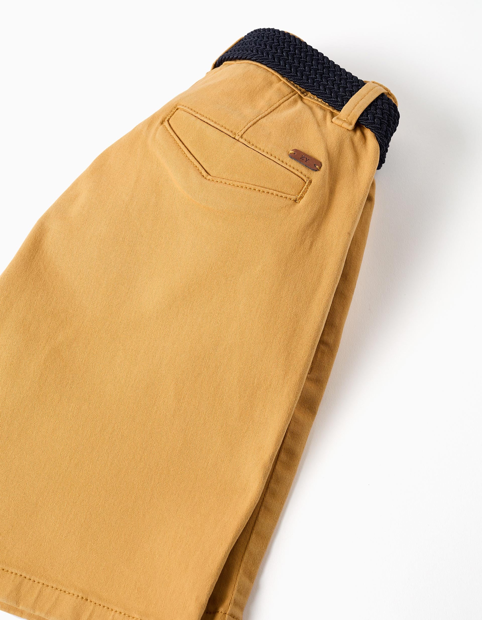 Bermudas midi de sarga con cinturón para niño, amarillo oscuro