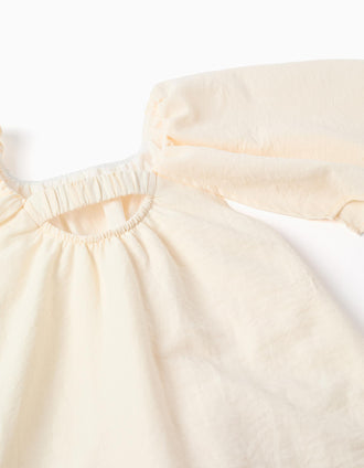 Vestido con mangas tipo capa y aplique floral para niña, beige claro