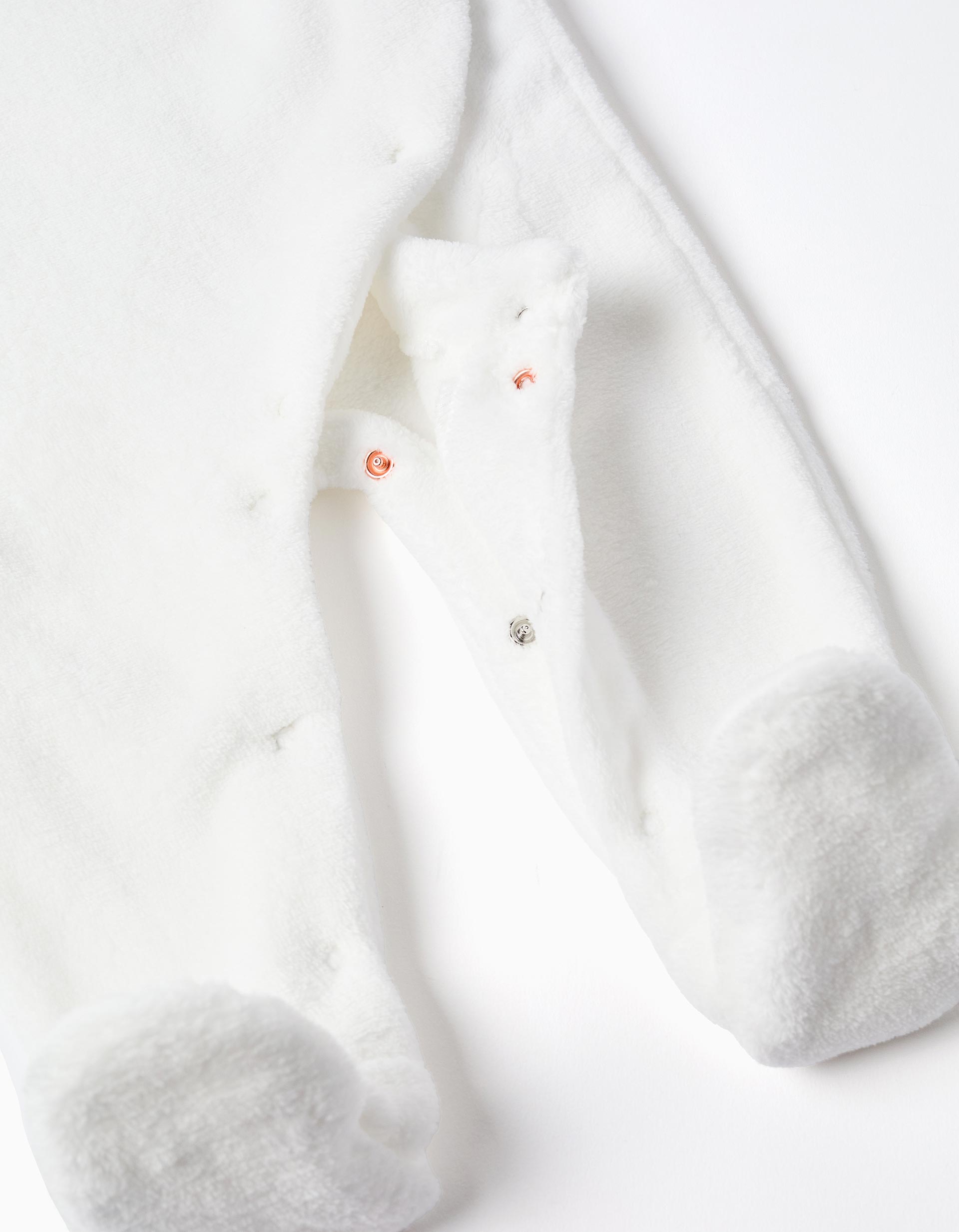 Pelele de felpa coral con bordado en el pecho para recién nacidos, blanco