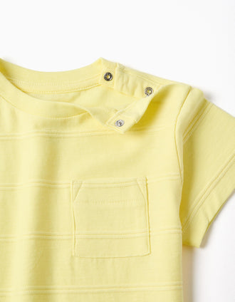 T-shirt em algodão com linhas em relevo e bolso para bebé menino, amarelo