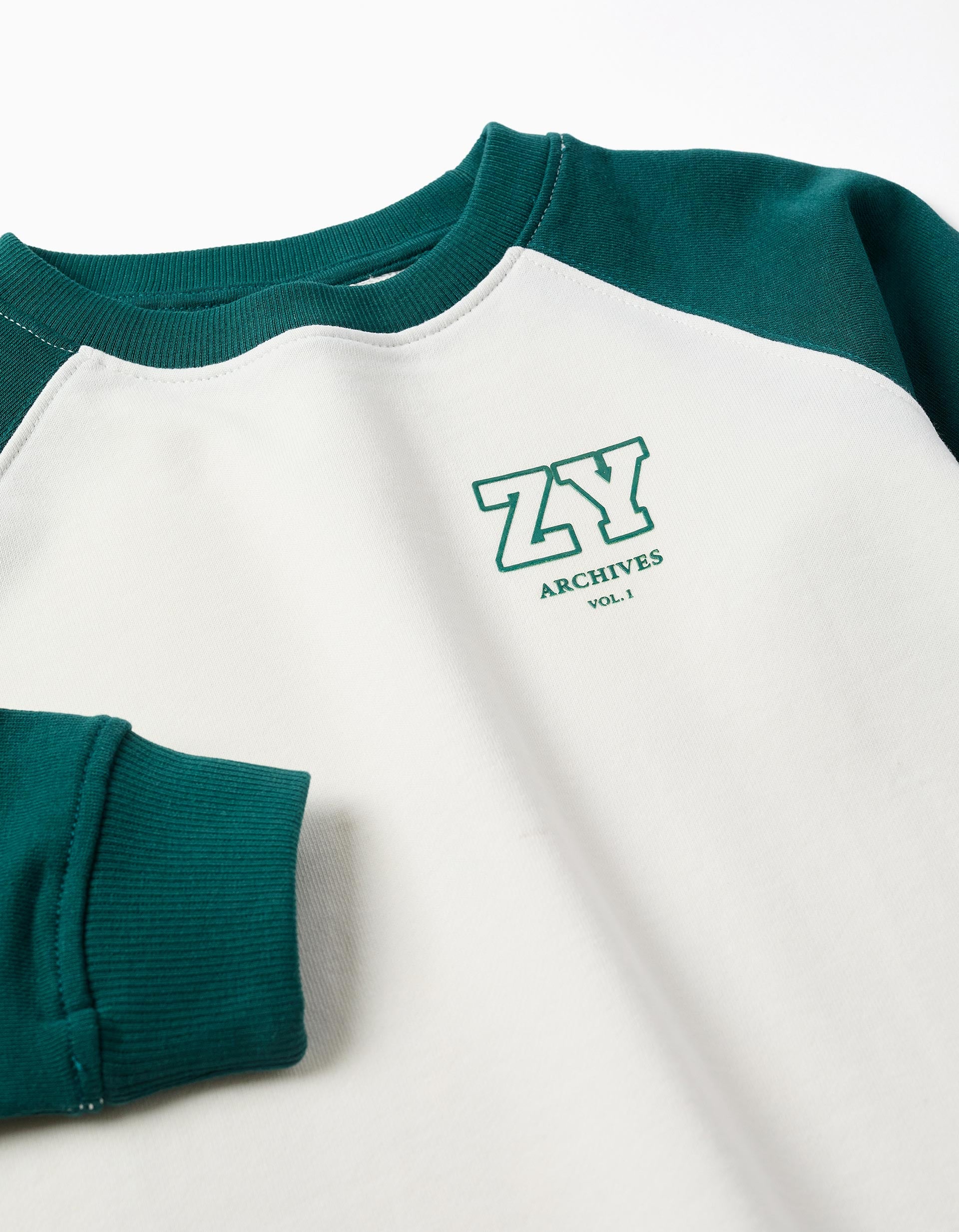 Sweat avec imprimé ZY sur la poitrine pour garçon, blanc/vert foncé