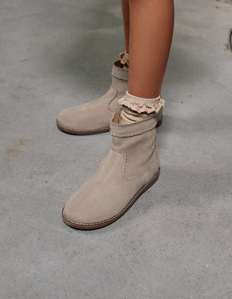 Botines de ante con efecto festoneado para niña, beige