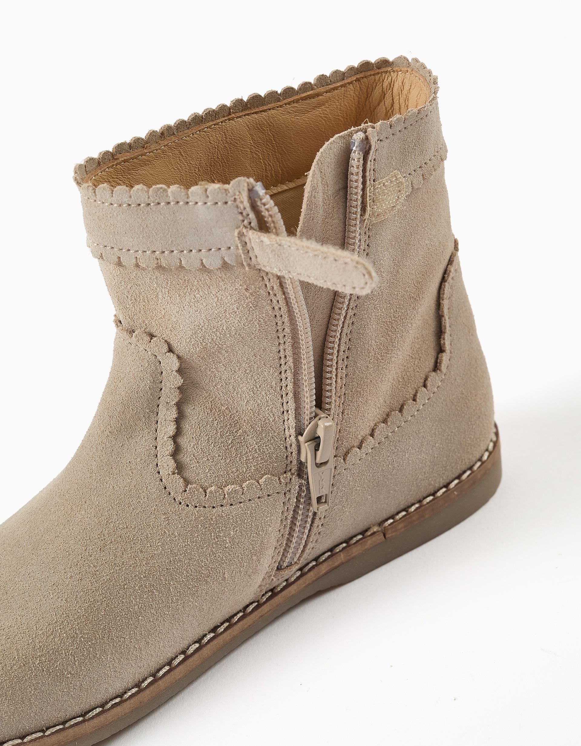 Botins de camurça com detalhes recortados para menina, bege
