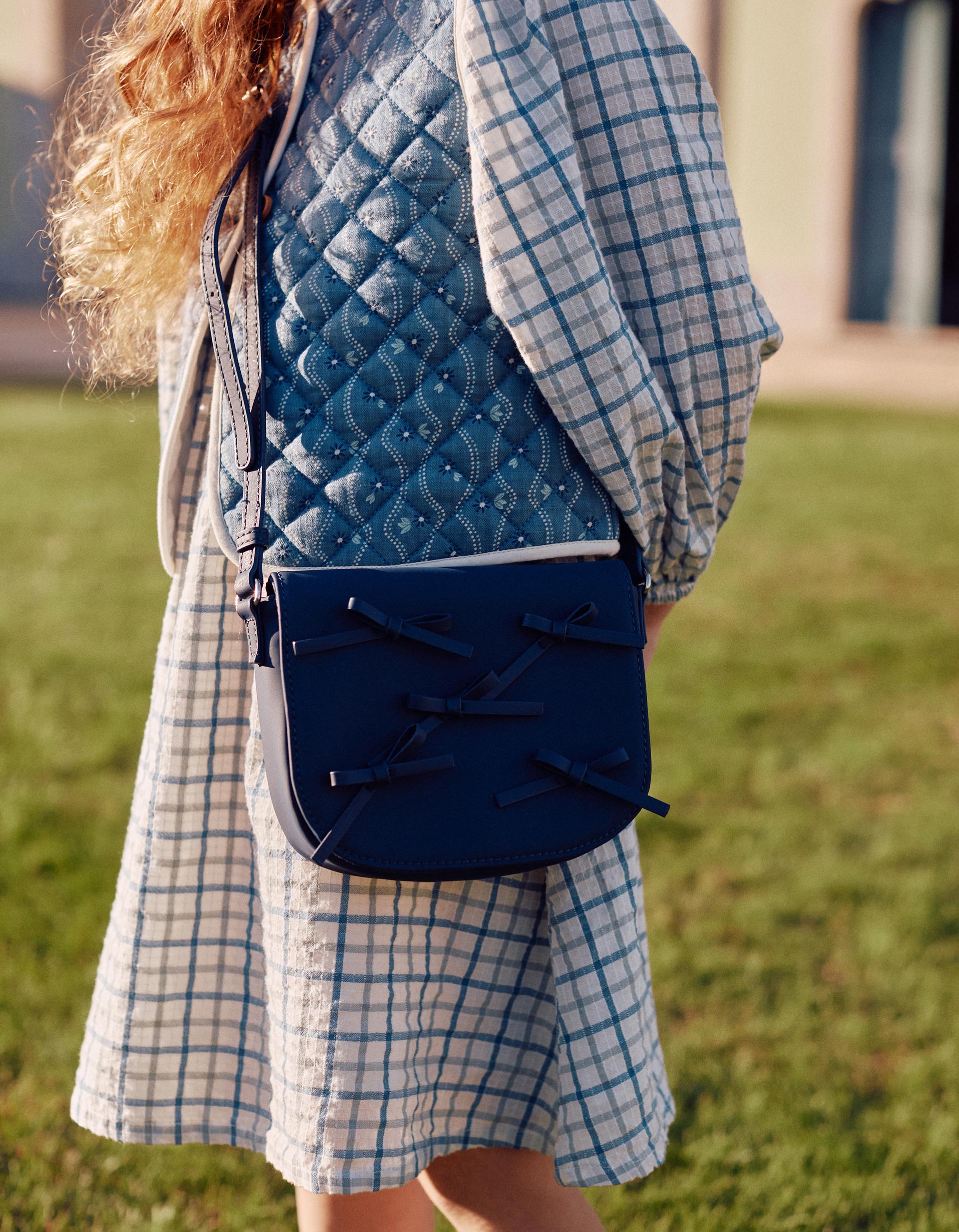 Mala a tiracolo com aplique de laços para menina, azul-escuro