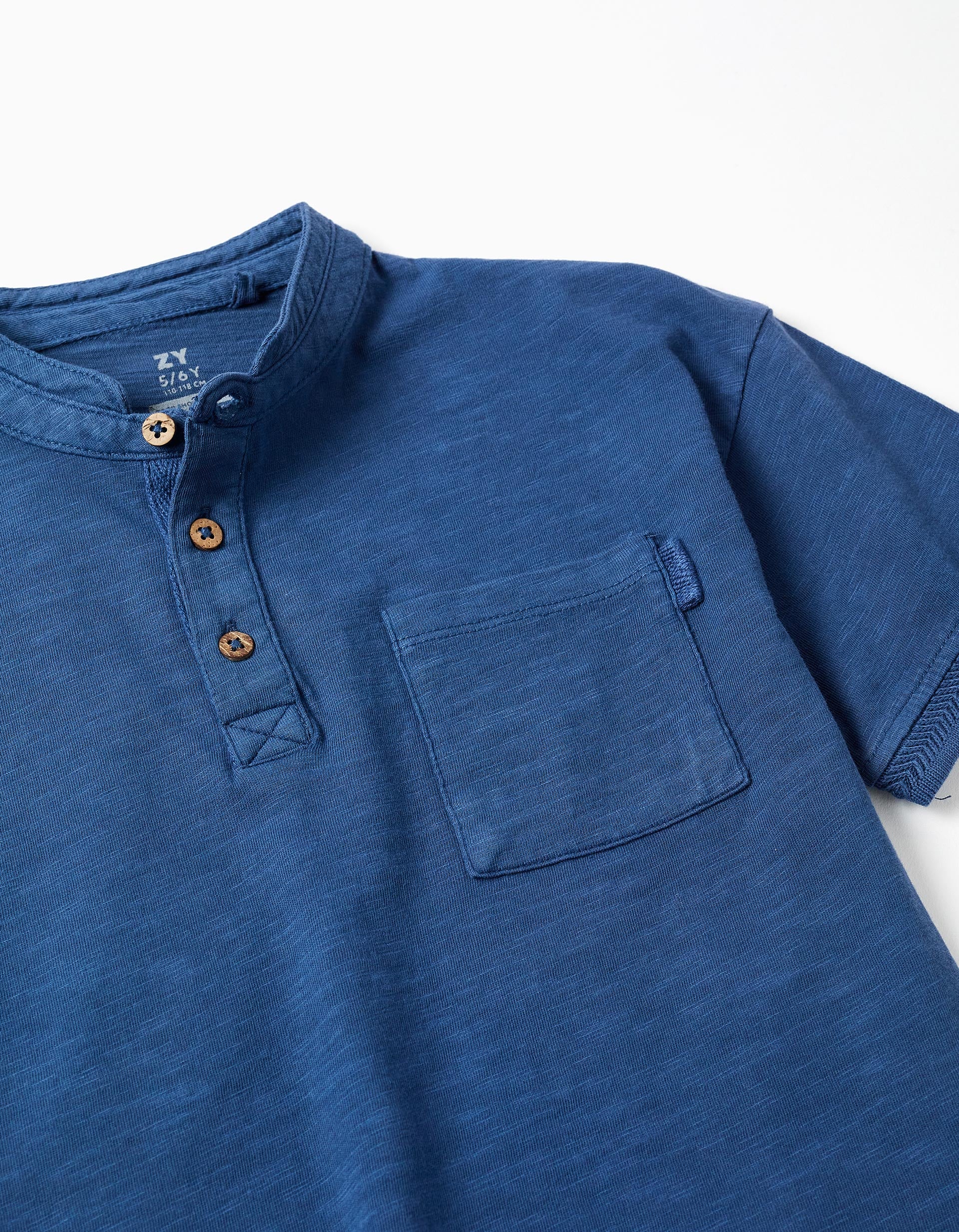 T-shirt de algodão com gola mao e bolso para menino, azul-escuro
