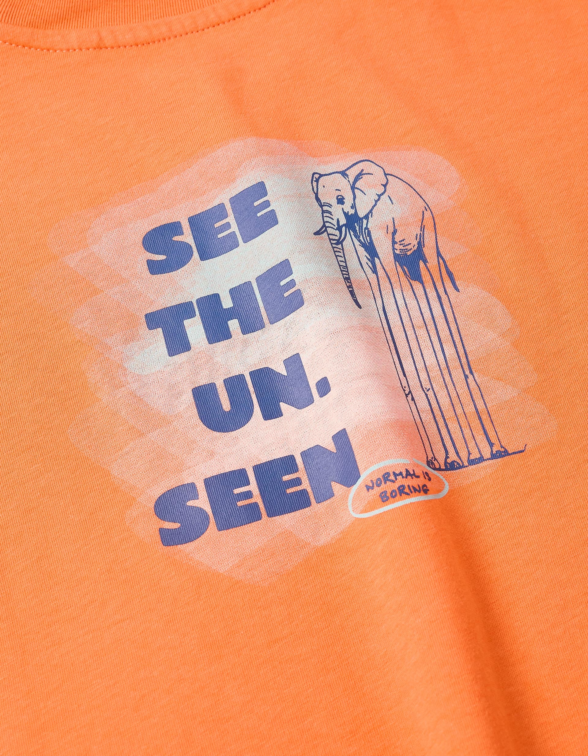 T-shirt de algodão com estampado Normal is Boring para menino, laranja