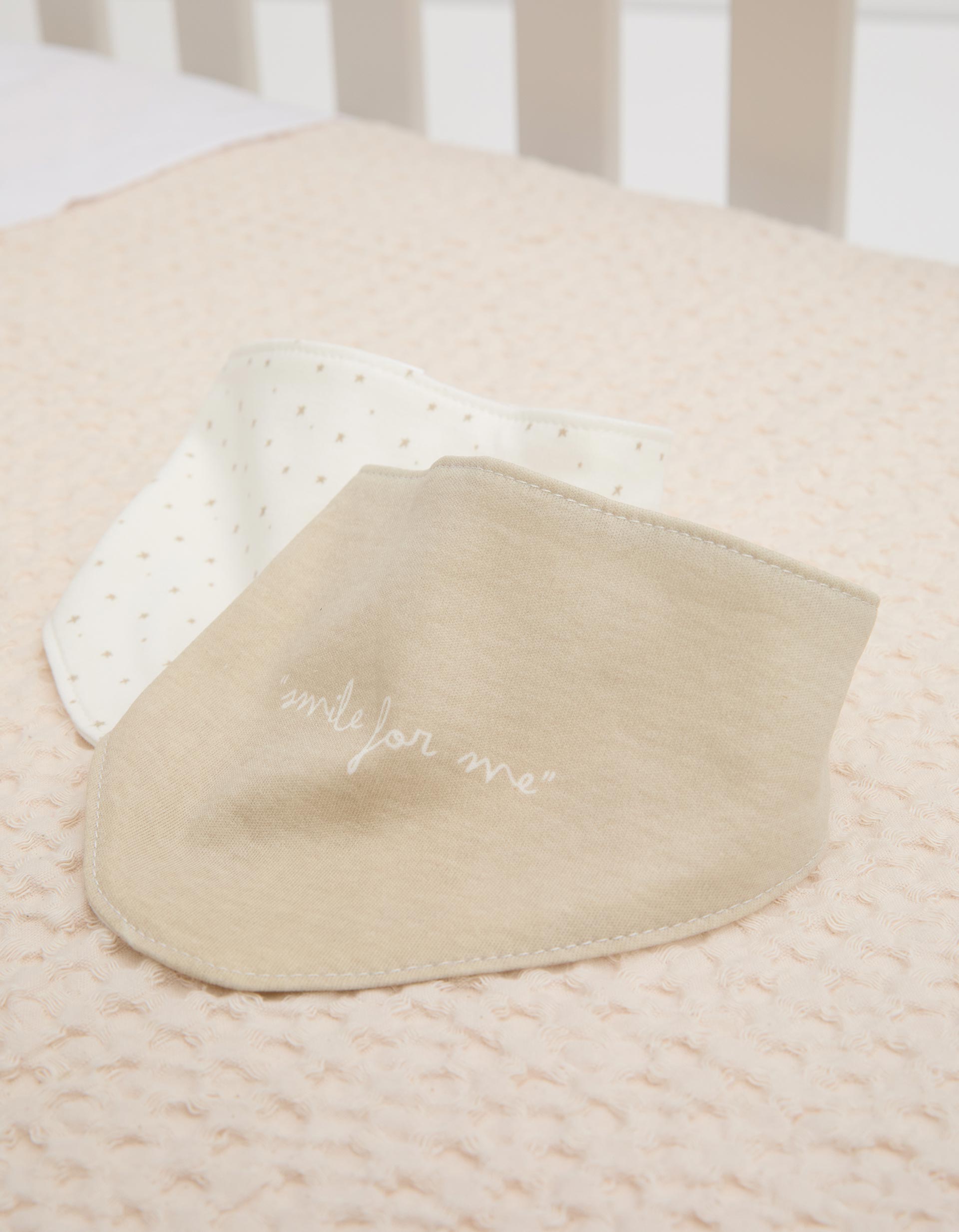 Pack of 2 Bandanas for Newborns and Babies ZY Baby, White/Beige