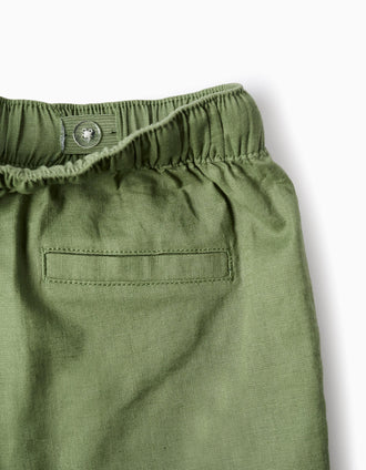 Calções midi em linho e algodão com cordão para menino, verde