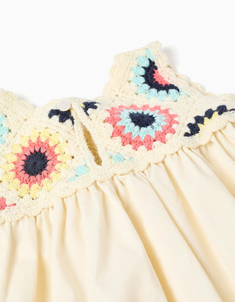 Robe bi-matière avec fleurs au crochet pour bébé fille, beige clair