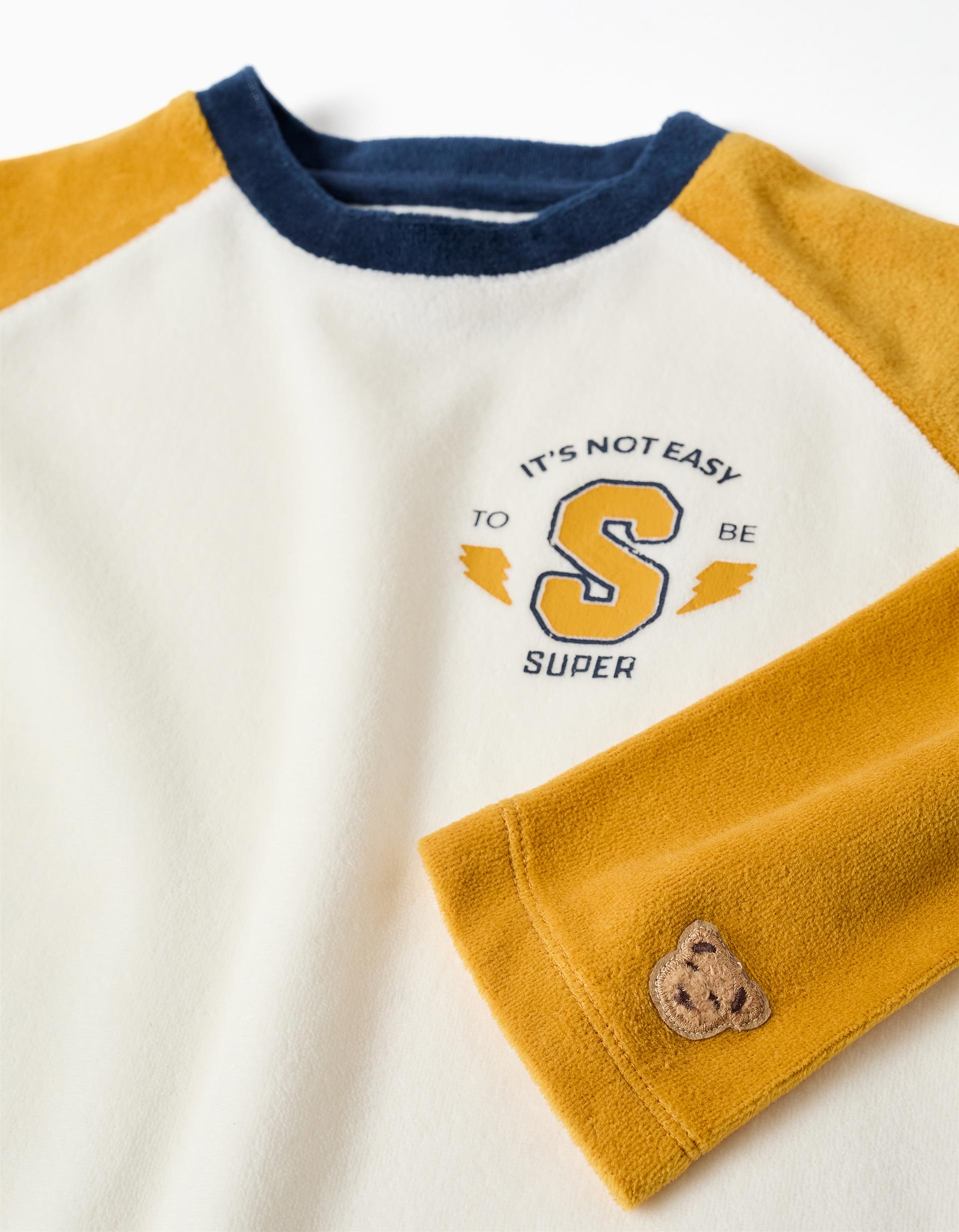 Velvet pyjamas with chest print for boys, white/yellow/dark blue