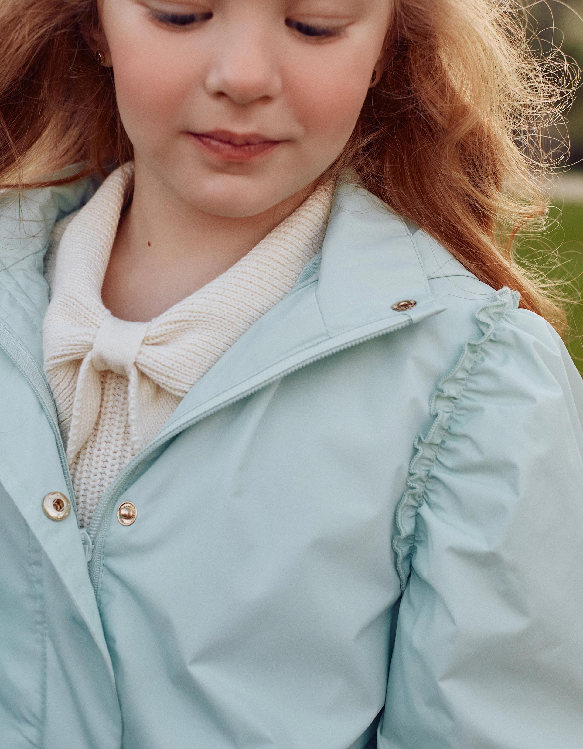 Casaco corta-vento com capuz e folhos para menina, azul-claro