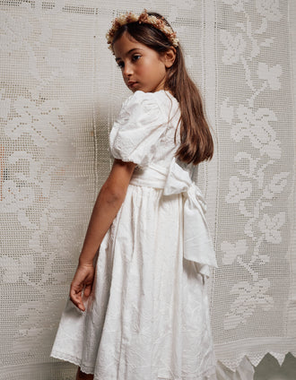 Vestido de algodón con mangas abullonadas y cinturón para niña, blanco
