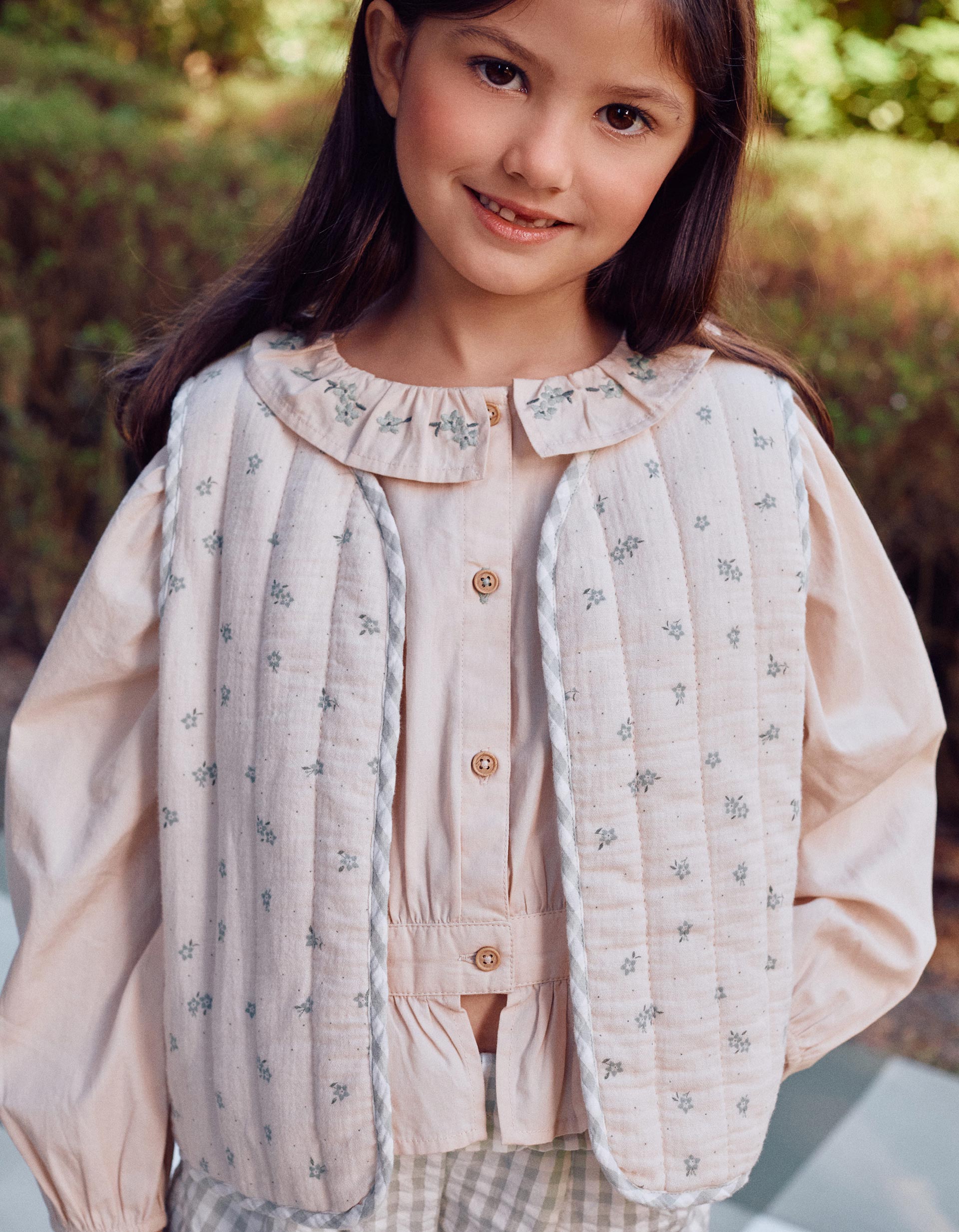 Padded cotton vest with floral motif B&S for girls, beige/green