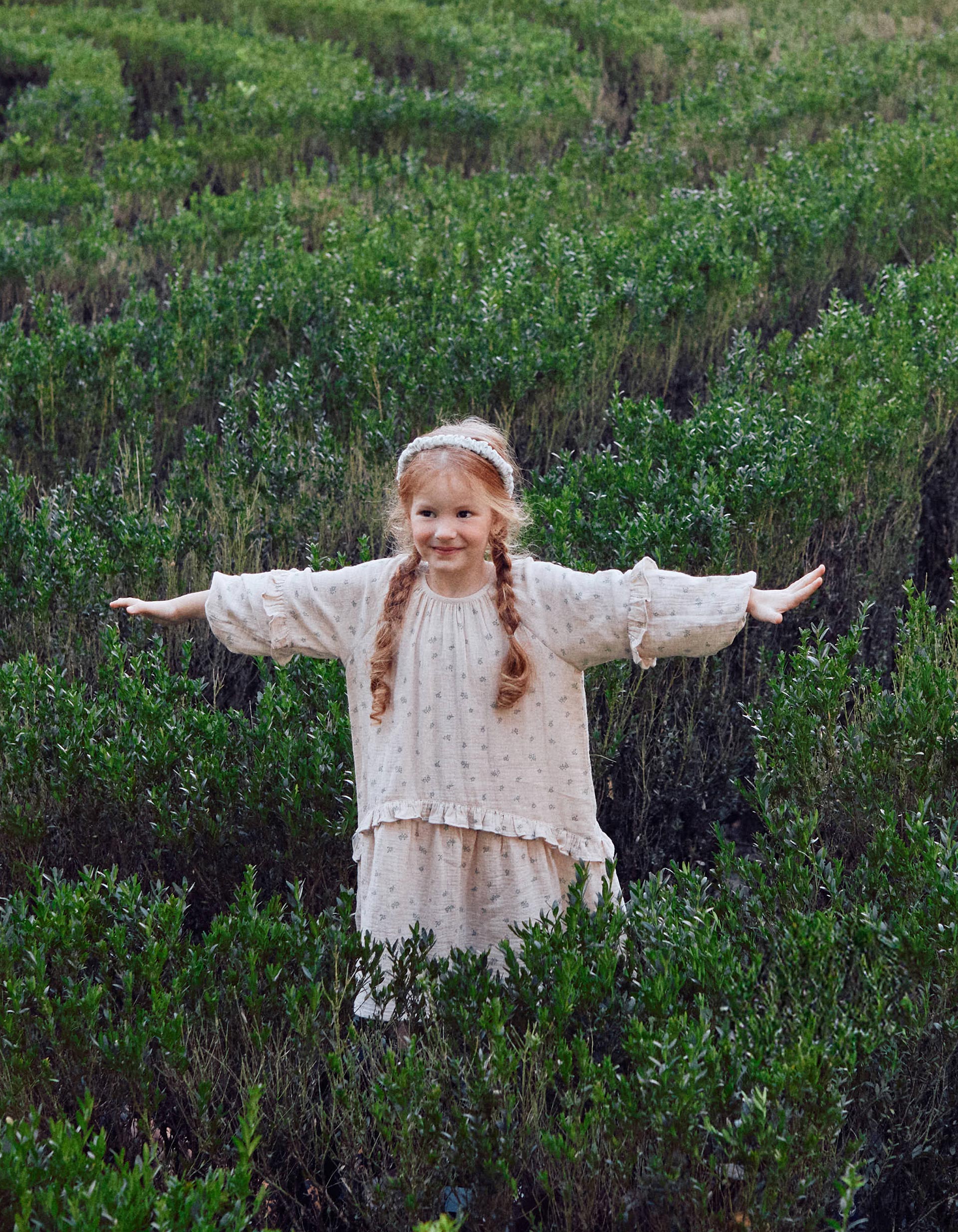 Vestido de algodão com motivo floral B&S para menina, bege/verde