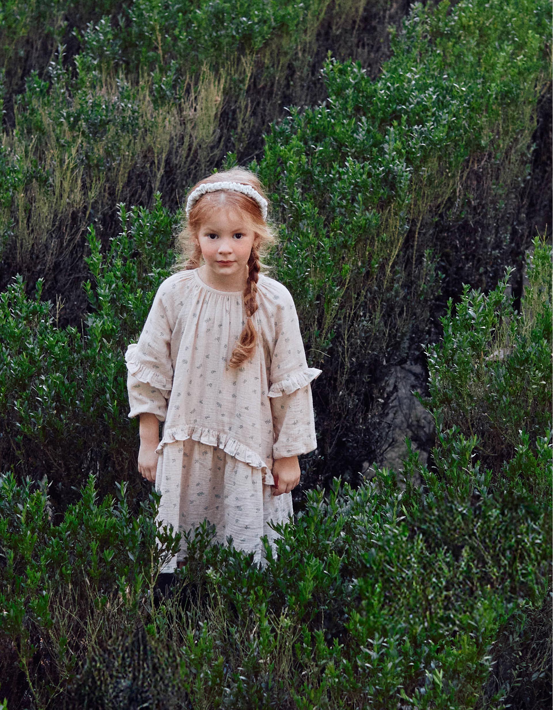 Vestido de algodão com motivo floral B&S para menina, bege/verde