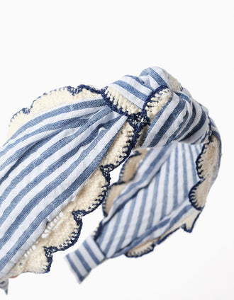 Bandolete às riscas com borda em crochê para menina, azul/branco