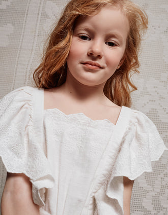 Macacão de algodão com mangas com folhos e cinto para menina, branco