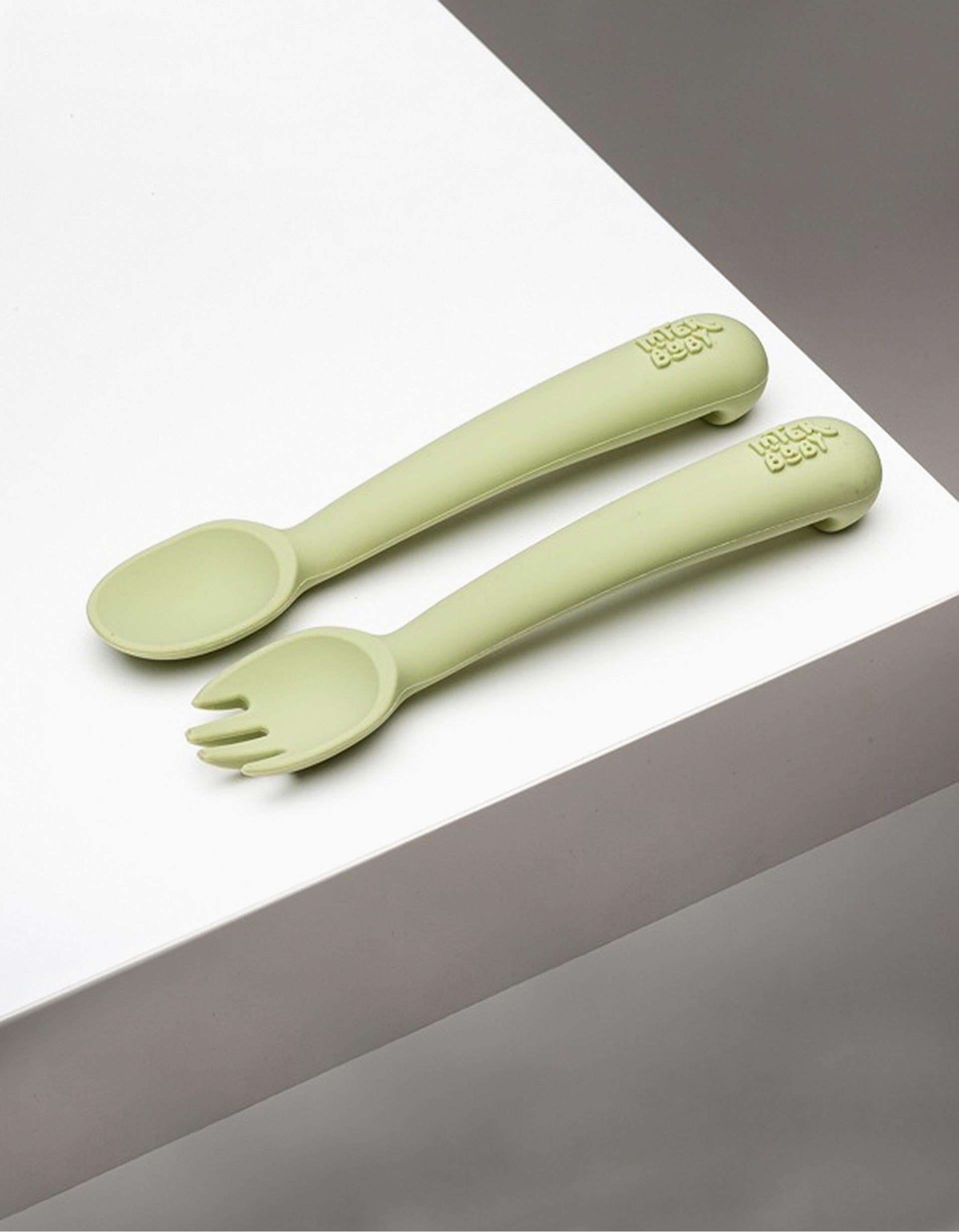 Colher + Garfo de Silicone Interbaby 6M+, Verde