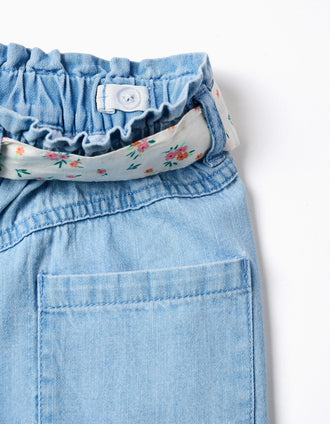 Pantalón corto vaquero con cinturón floral para niña, azul claro