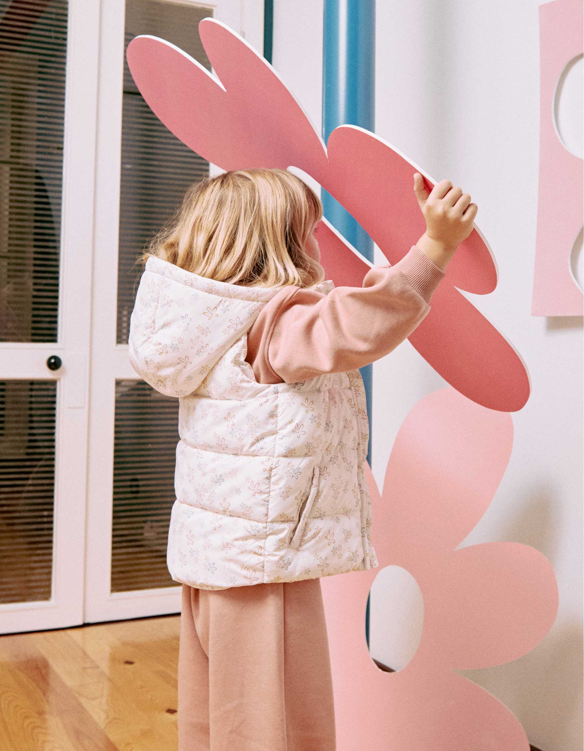 Doudoune sans manches avec capuche et motif floral pour fille, blanc