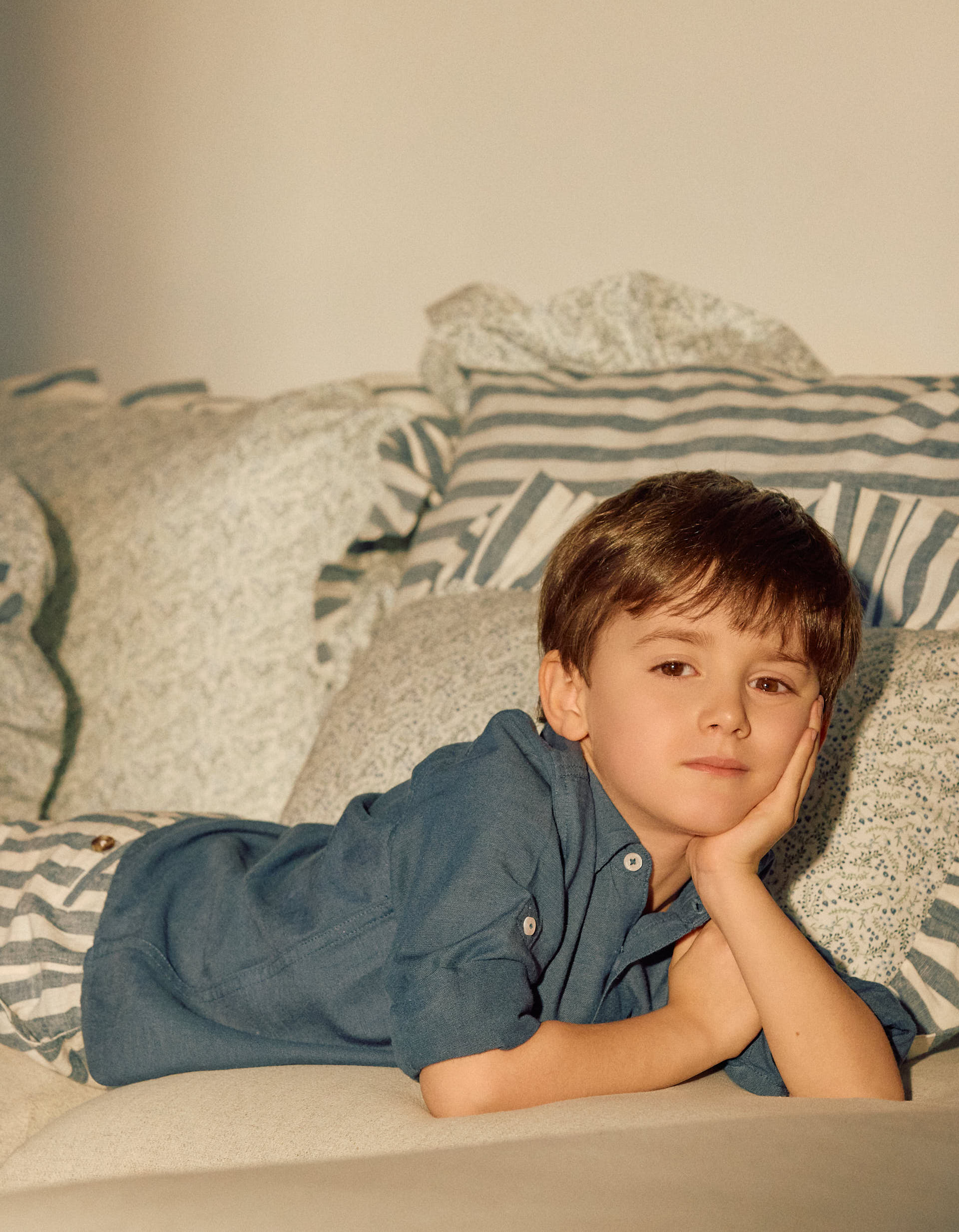 Camisa de linho com mangas dobráveis You&Me para menino, azul