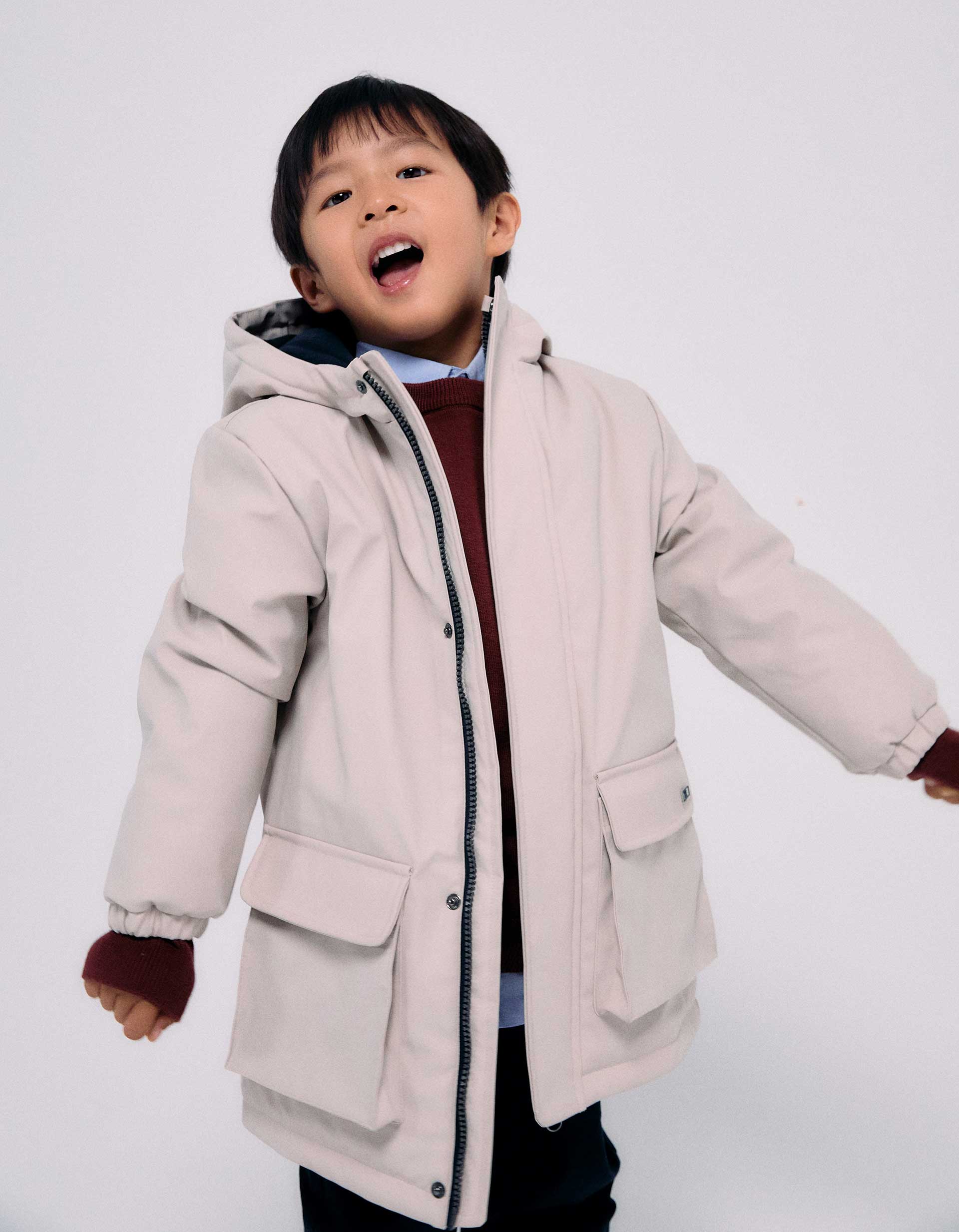 Parka acolchoada com capuz e bolsos frontais para menino, bege-claro